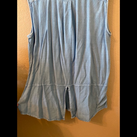Denim, sleeveless, button up top - Picture 3 of 4
